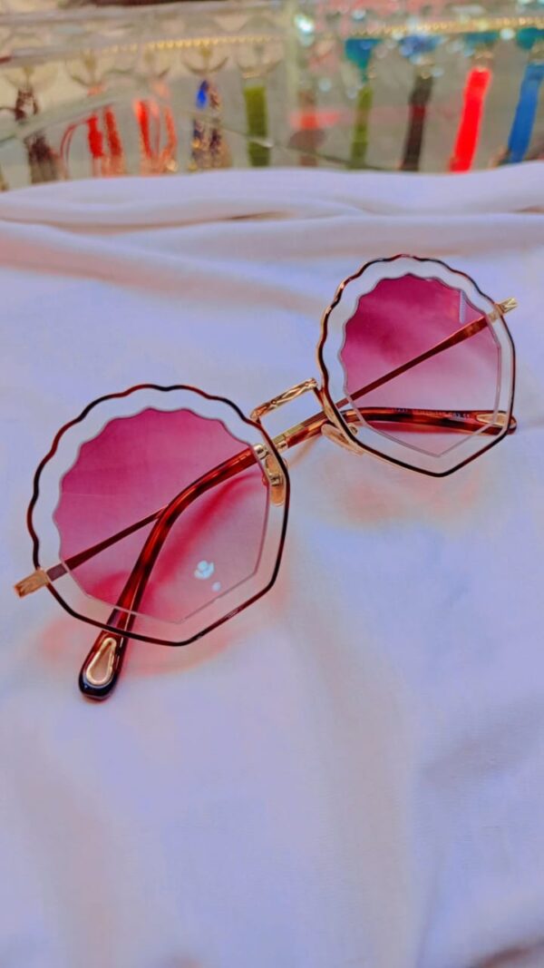 Fence glasses